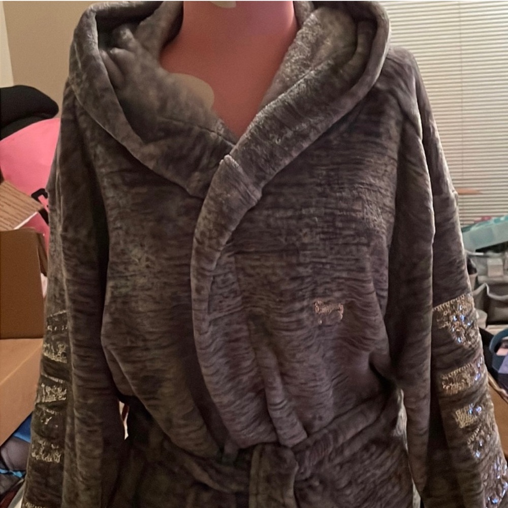 V.S. Bath Robe